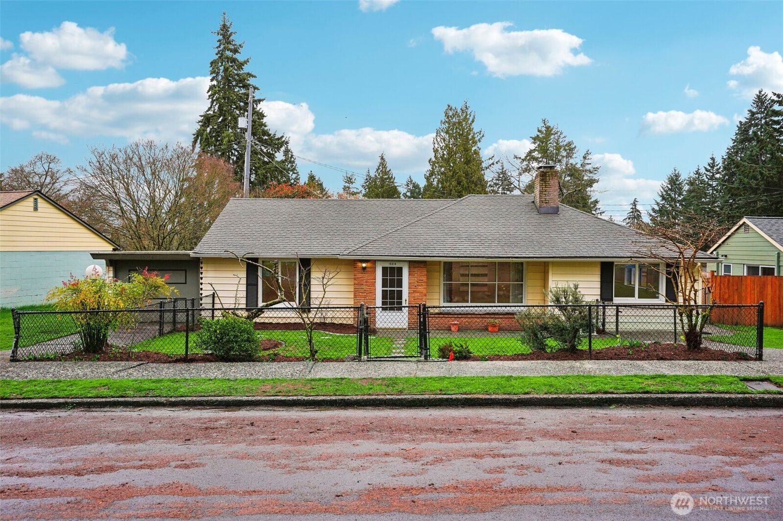 Property Photo:  15314  Interlake Avenue N  WA 98133 