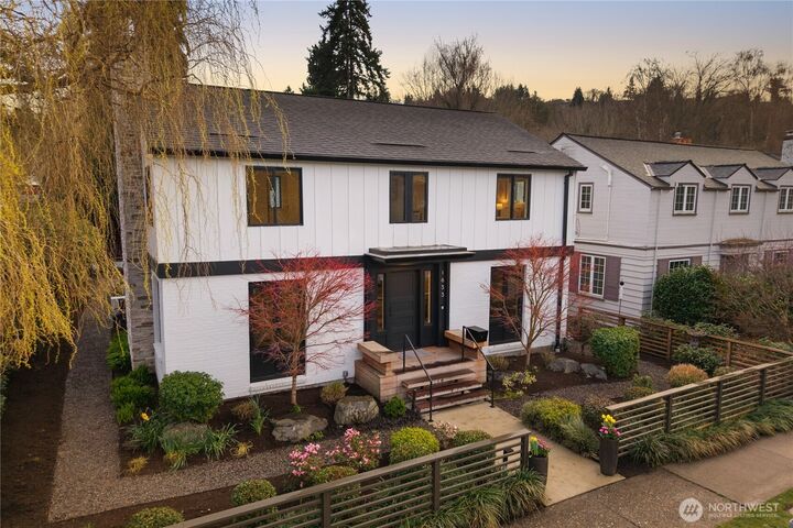 Property Photo:  1633 E Calhoun Street  WA 98112 