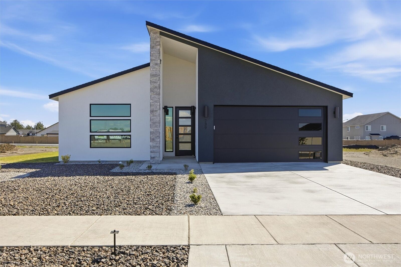 Property Photo:  739 N Muscovy Street  WA 98837 