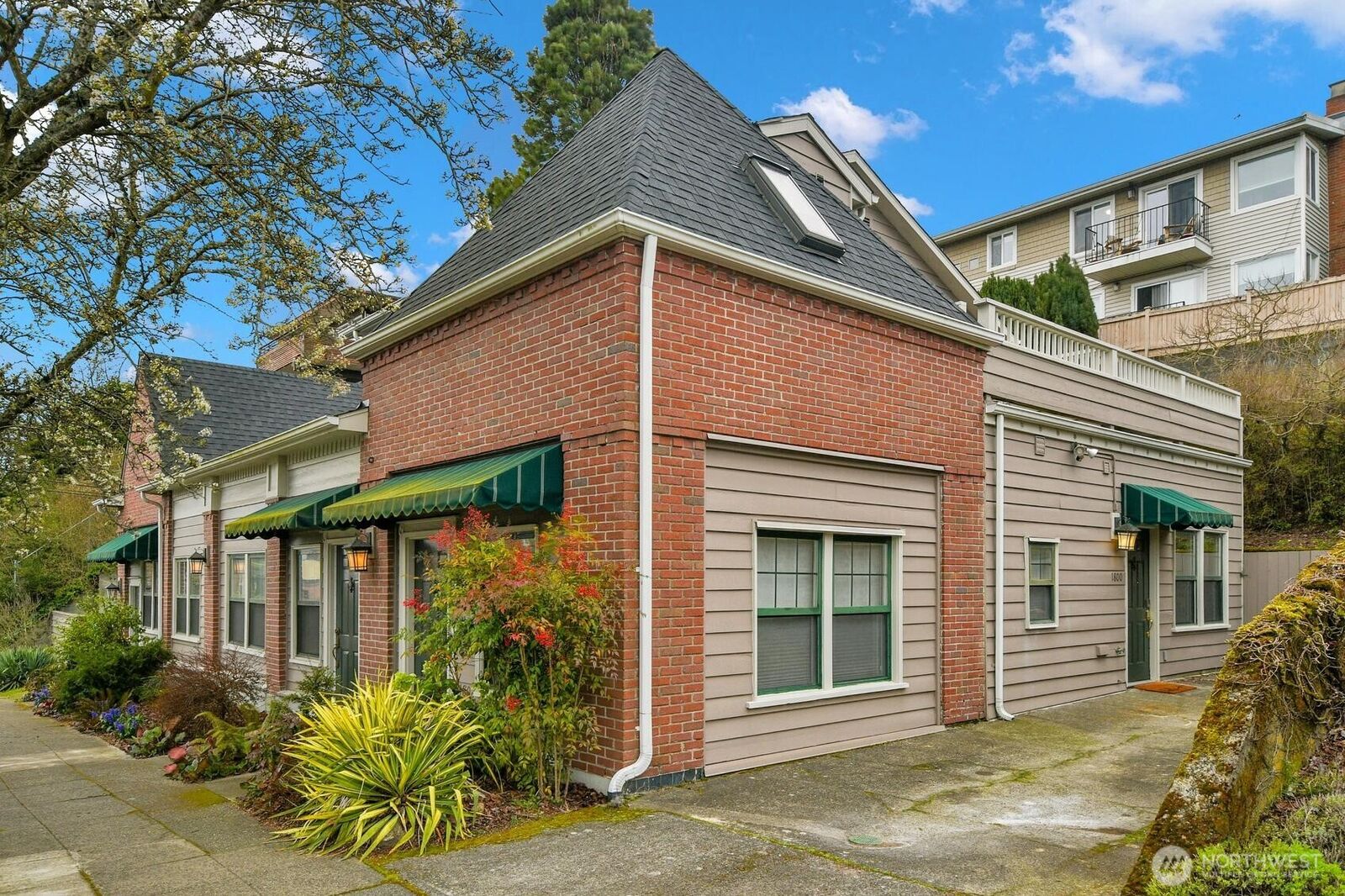 Property Photo:  1800  10th Avenue W 1800  WA 98119 