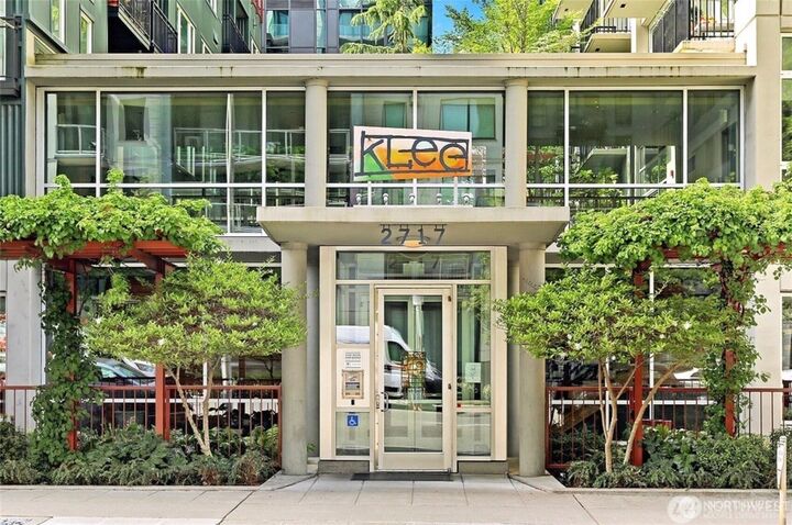 Property Photo:  2717  Western Avenue 624  WA 98121 