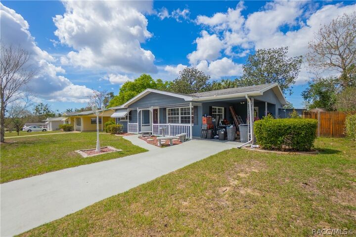 Property Photo:  8 N Monroe Street  FL 34465 