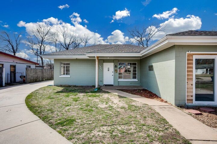 Property Photo: 1921 S Fern St KS 67213