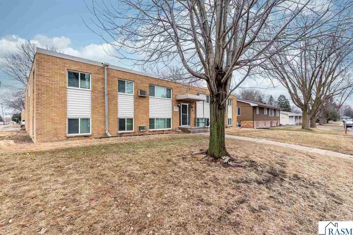 Property Photo:  428 Commodore Drive  MN 56001 