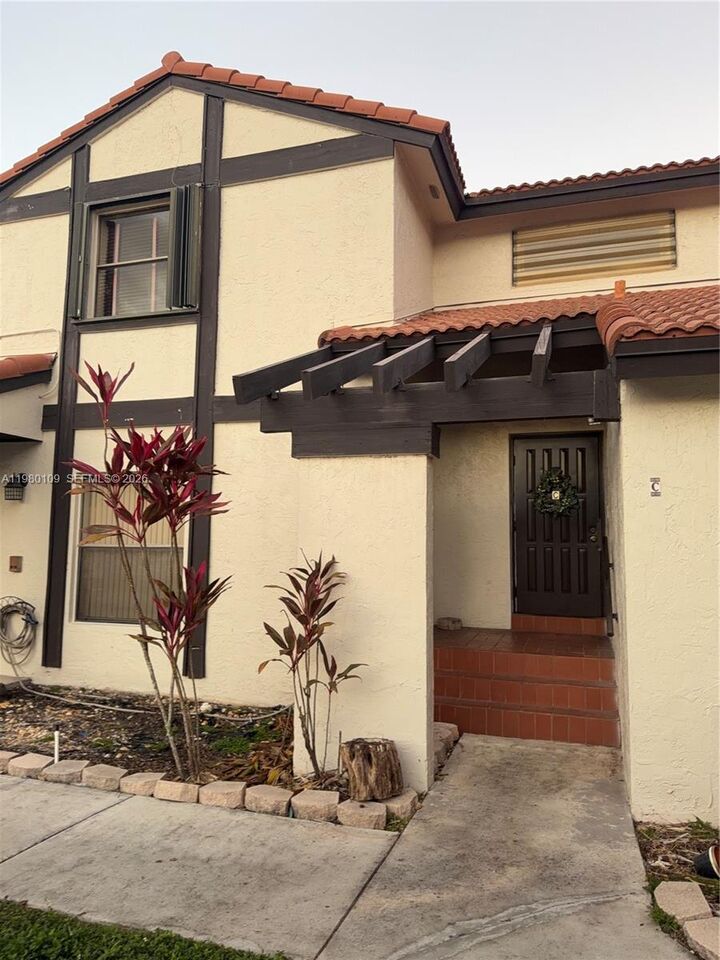 Property Photo:  15202 SW 46th Ln C-75  FL 33185 