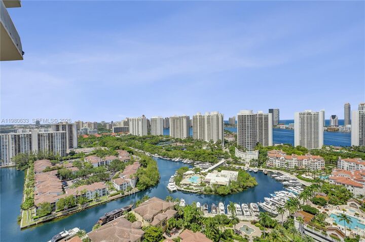 Property Photo: 1000 W Island Blvd 2908 FL 33160