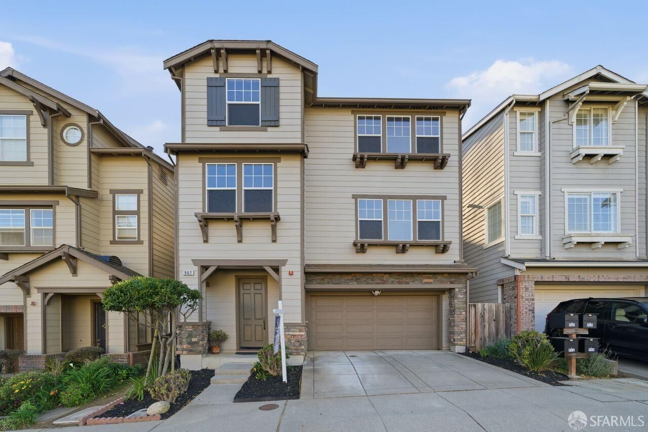 Property Photo: 962 Martin Trail CA 94014