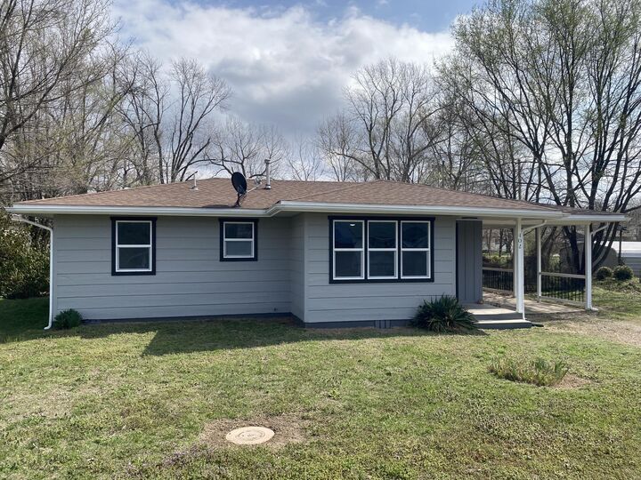 Property Photo:  402 Ward Street  MO 65608 