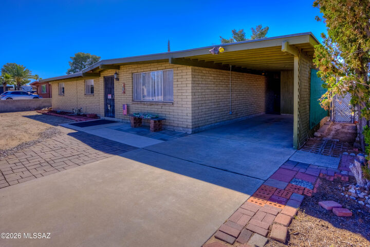 Property Photo:  3553 W Eastham Lane  AZ 85741 