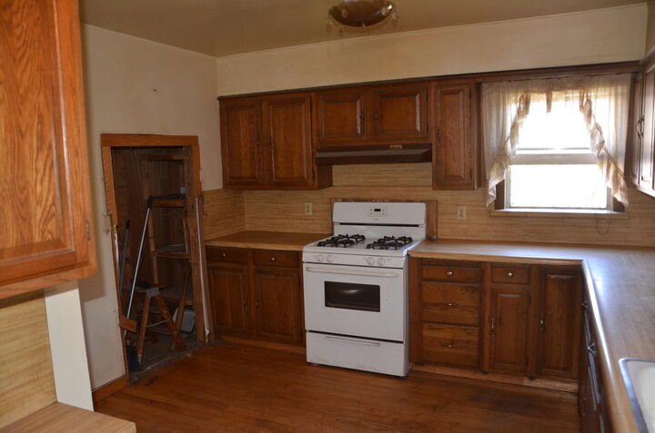 Property Photo:  1109 N Willis Street  CA 93291 