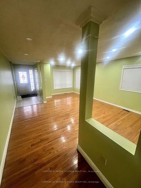 Property Photo:  29 Hollowgrove Boulevard Upper  ON L6P 1B1 