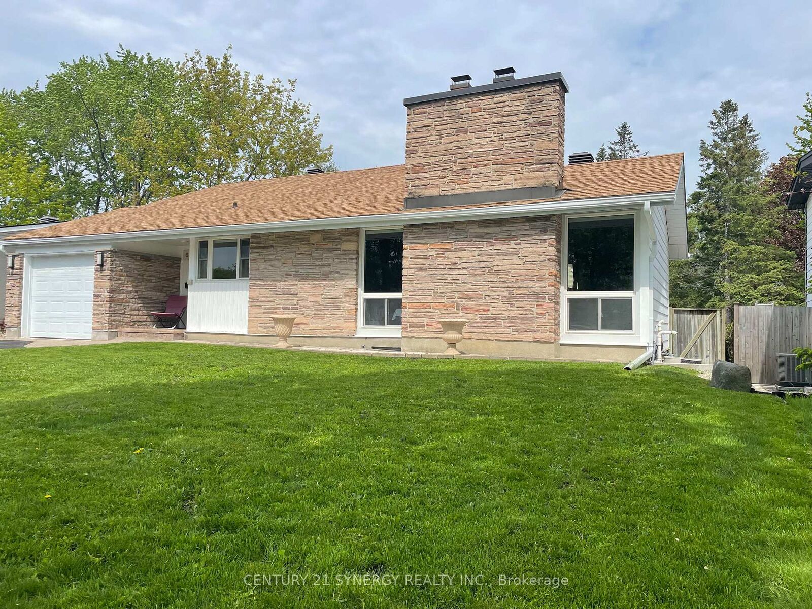 Property Photo:  639 Glenhurst Crescent  ON K1J 7B6 