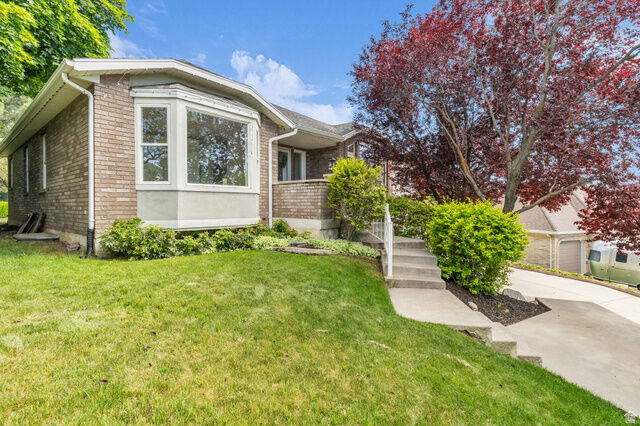 Property Photo:  882 E Windsor Ln N  UT 84037 
