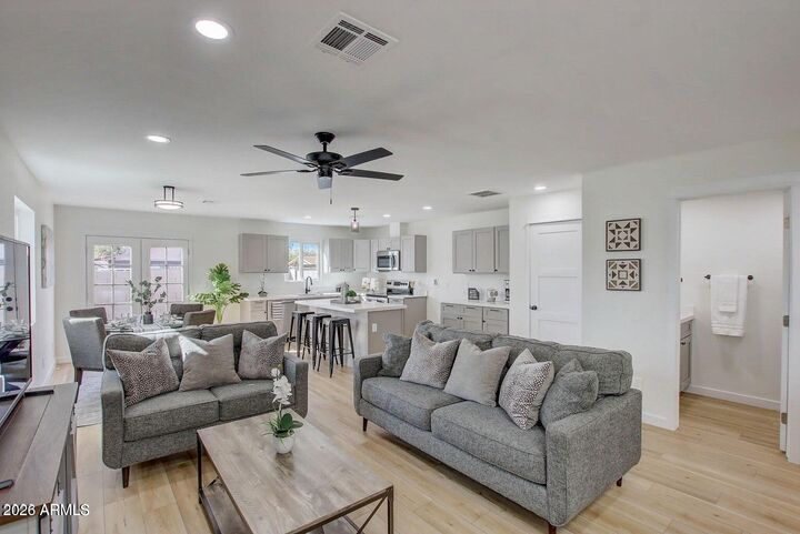 Property Photo: 2509 E Broadway Road AZ 85040