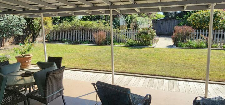 Property Photo:  681 W Belleview Avenue  CA 93257 