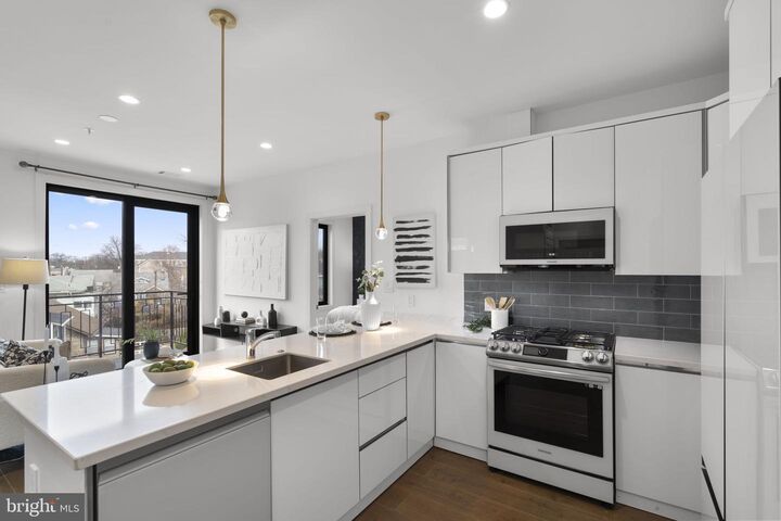 Property Photo:  1002 Rhode Island Avenue NE 8  DC 20018 