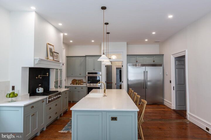 Property Photo:  323 W King Street  PA 17603 