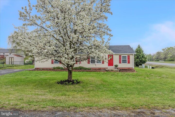 Property Photo: 16 Longbranch Drive WV 25405