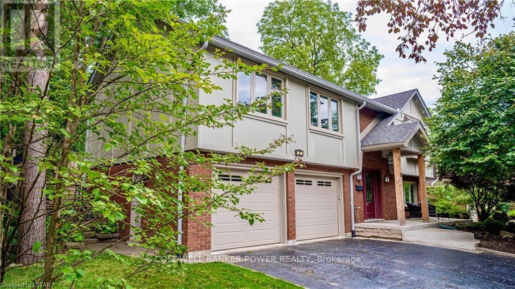 Property Photo: 32 Conifer Court ON N6K 2X4