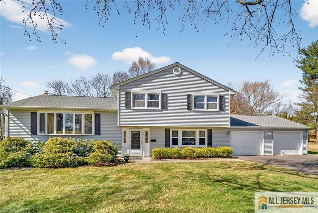 Property Photo:  7 Griggs Road  NJ 08512 