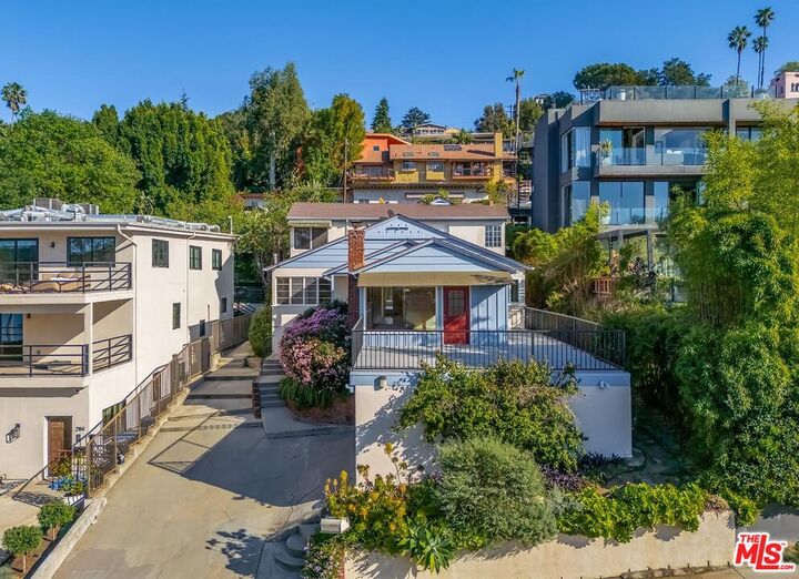 Property Photo: 2106 Rockford Rd CA 90039