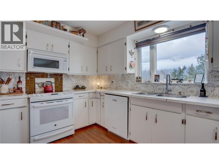 Property Photo: 4094 Lansdowne Road BC V4Y 0V3