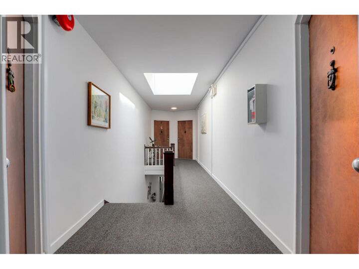 Photo de la propriété:  3755 Cambie Street  BC V5Z 2X4 