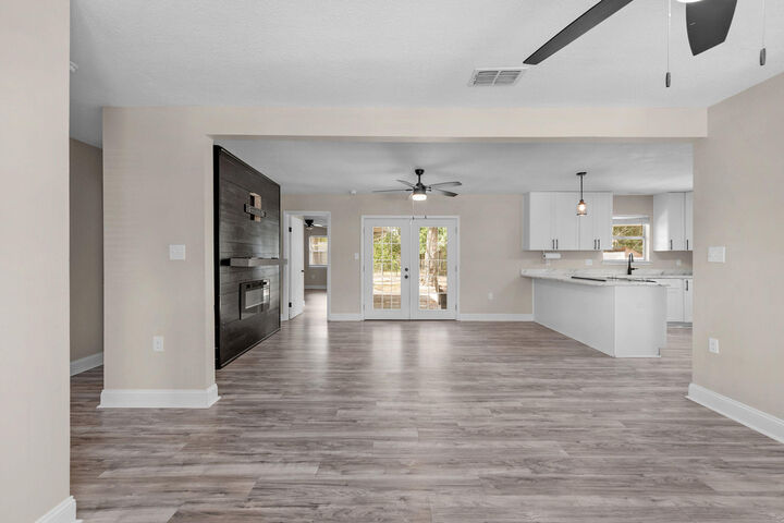 Property Photo:  803 Linden Avenue  FL 32578 