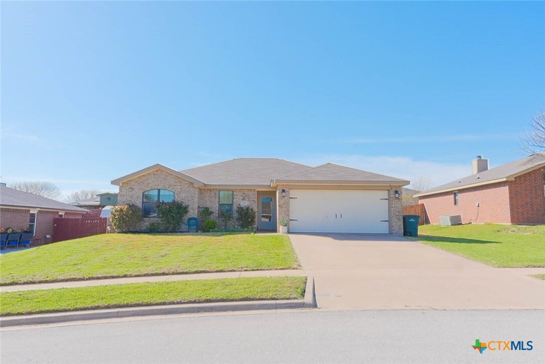 Property Photo:  1122 Marlee Circle  TX 76522 