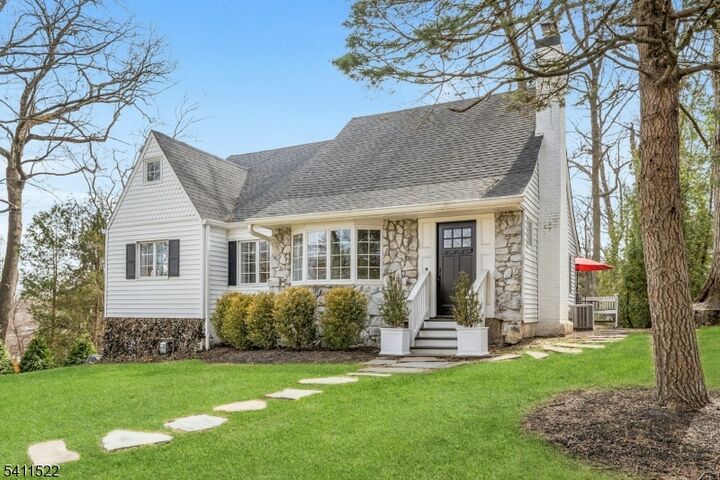 Property Photo:  8 Glenwood Rd  NJ 07834 