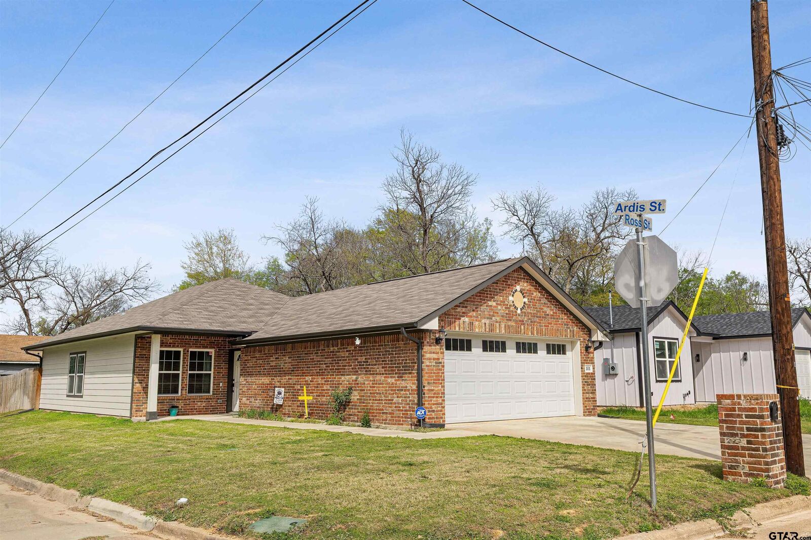 Property Photo:  101 W Ross Street  TX 75482 