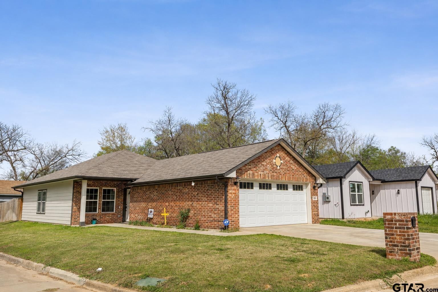 Property Photo:  101 W Ross Street  TX 75482 