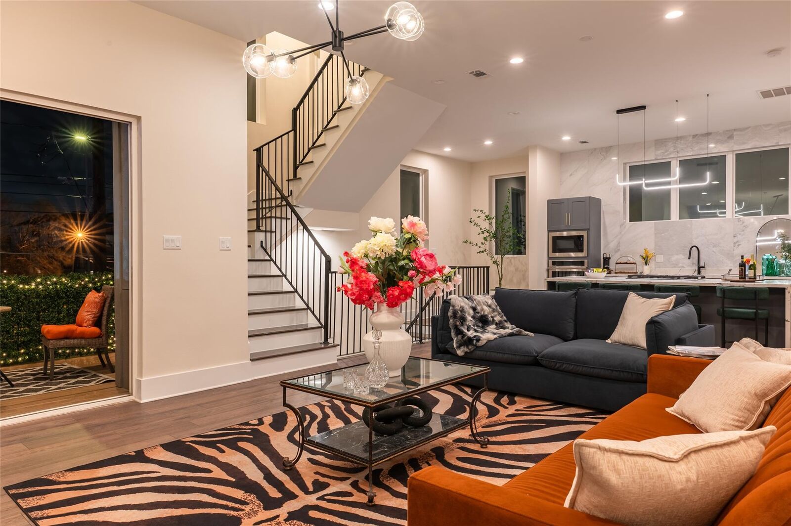 Property Photo: 915 Thompson Street TX 77007