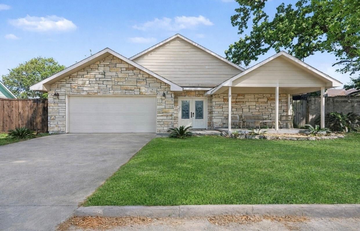 Property Photo:  11643 Breezy Knoll Drive  TX 77064 