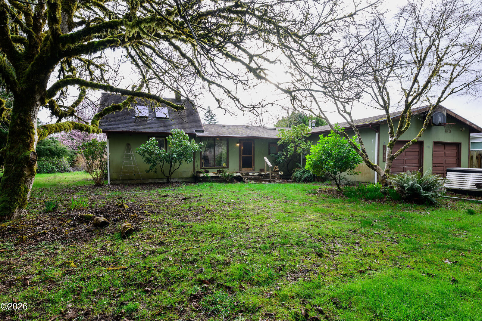 Property Photo: 1377 Moonshine Park Road OR 97357