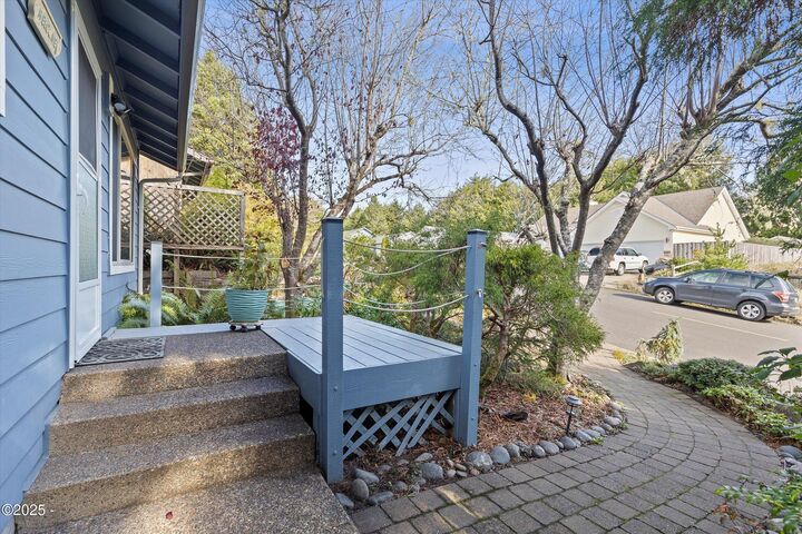 Property Photo:  1420 SW Fairway Dr Drive  OR 97394 