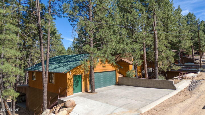 Property Photo: 6470 E Crumb Rd AZ 86401
