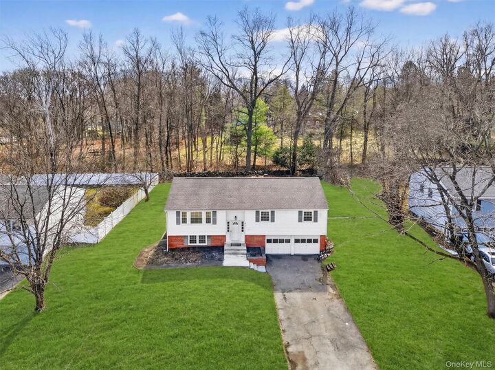Property Photo:  19 Split Tree Drive  NY 12553 