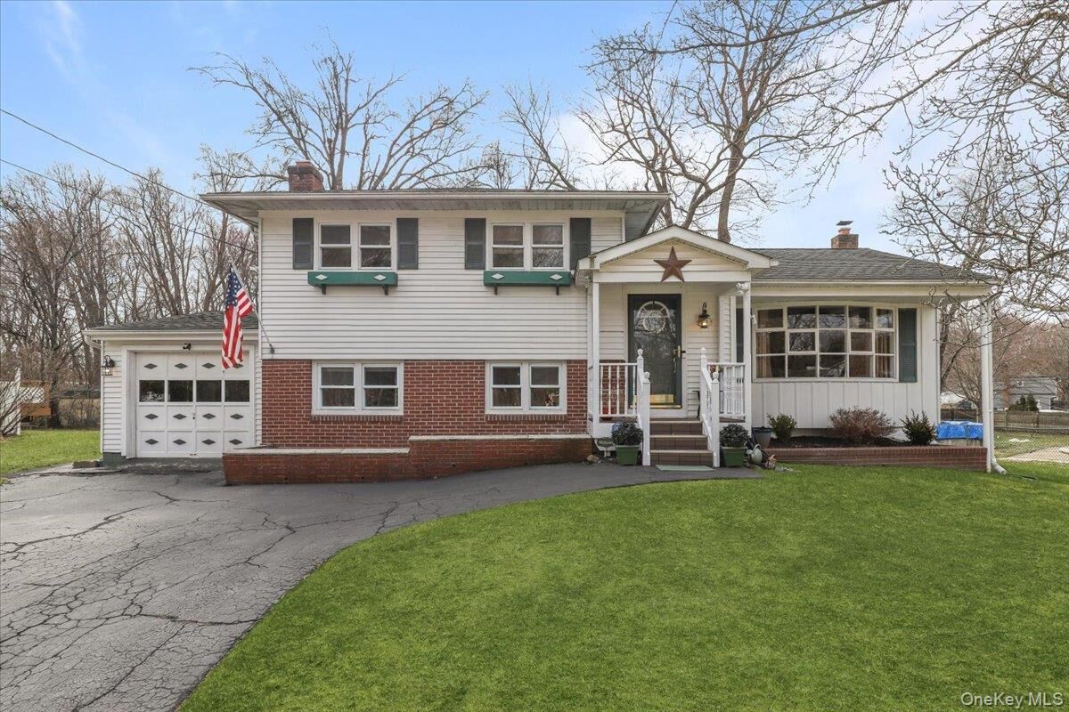 Property Photo: 4 Ridgewood Terrace NY 12603