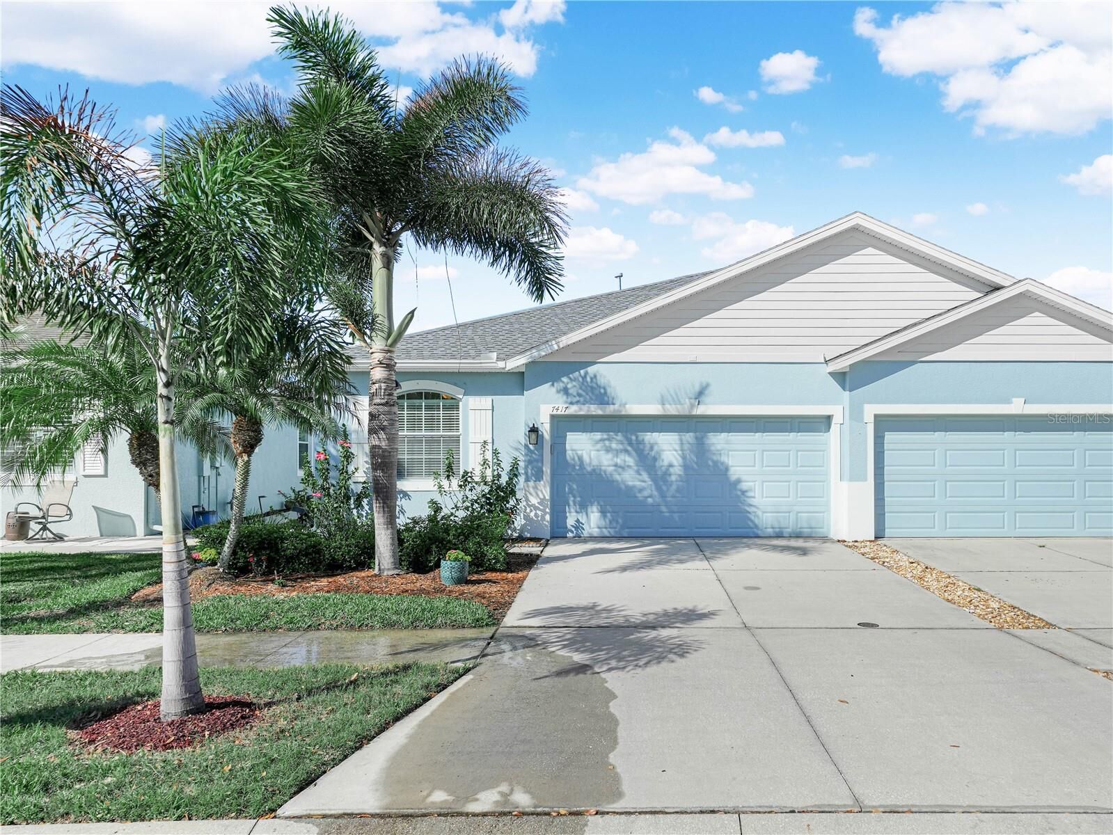 Property Photo:  7417 Surrey Pines Drive  FL 33572 