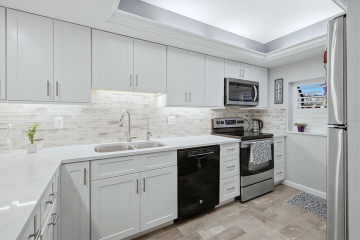 Property Photo: 3361 Cross Creek Drive 3361 FL 34231