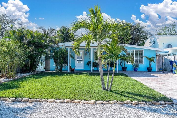 Property Photo:  137 Pennsylvania Avenue  FL 34683 