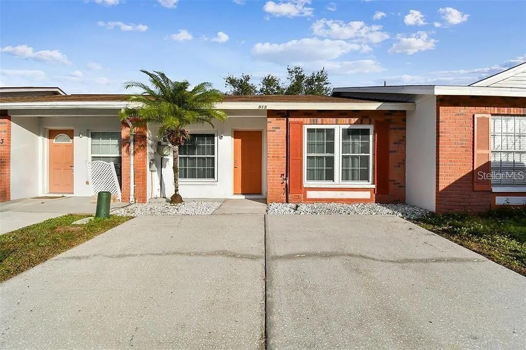 Property Photo: 915 Burlwood Street FL 33511