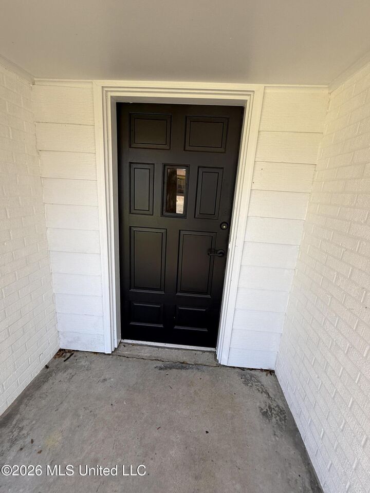 Property Photo:  121 S Island View Avenue  MS 39560 