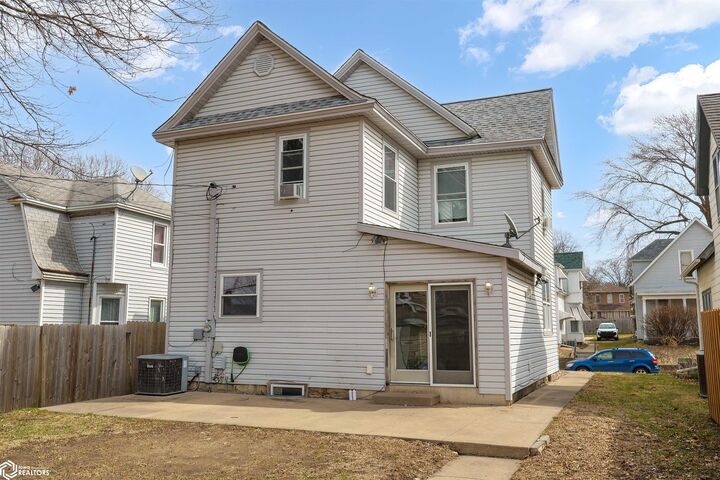 Property Photo:  1025 N 9th Street  IA 52601 