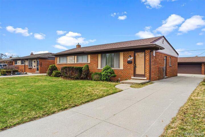 Property Photo:  27323 Crestwood Drive  MI 48088 6025 