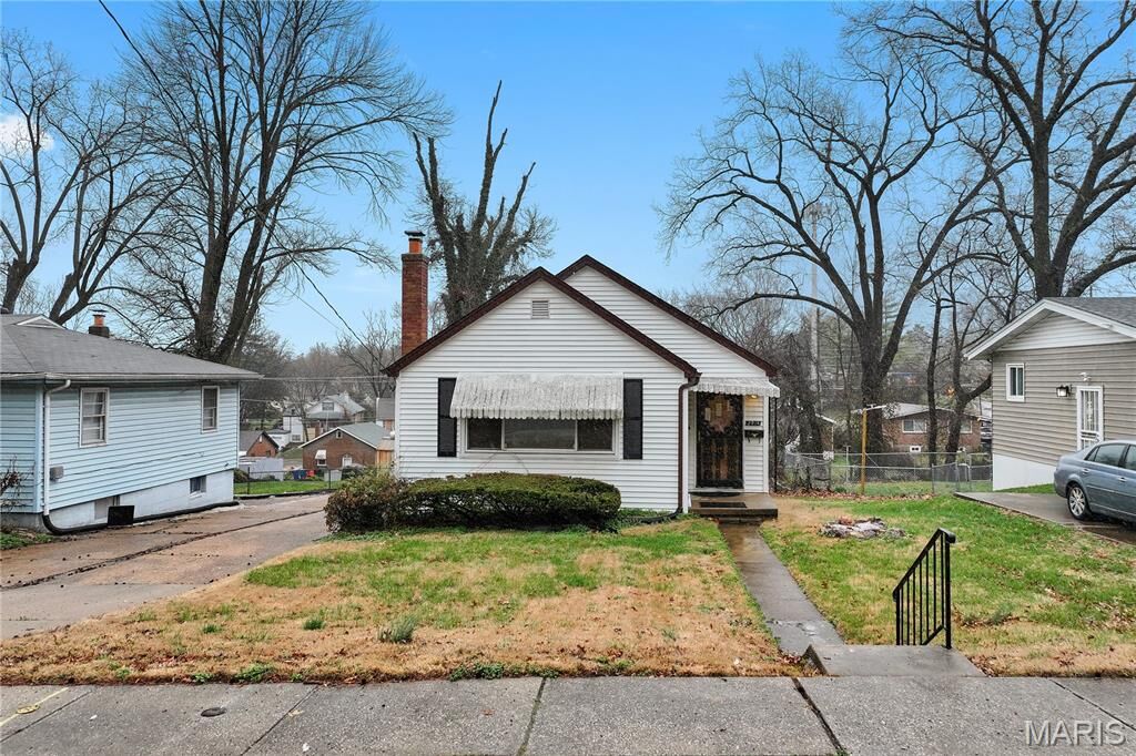 Property Photo:  2914 Lyndhurst Avenue  MO 63121 