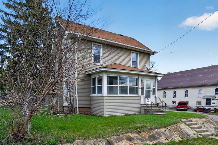 Property Photo:  406 E McDevitt Avenue  MI 49203 