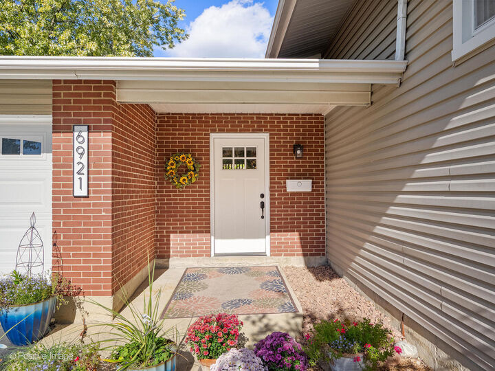 Property Photo:  6921 Martin Drive  IL 60517 