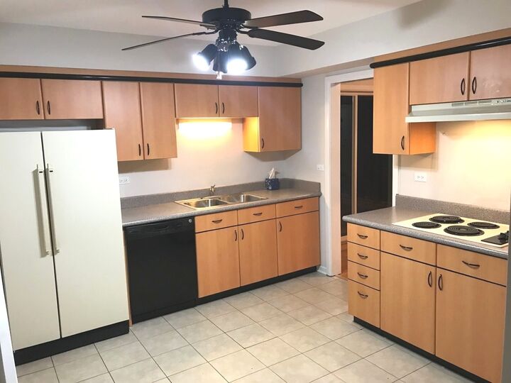 Property Photo:  819 Tomawadee Drive  IL 60068 